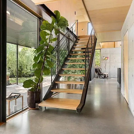 Villa Stylish Industrial House With Nordic Interior Jar